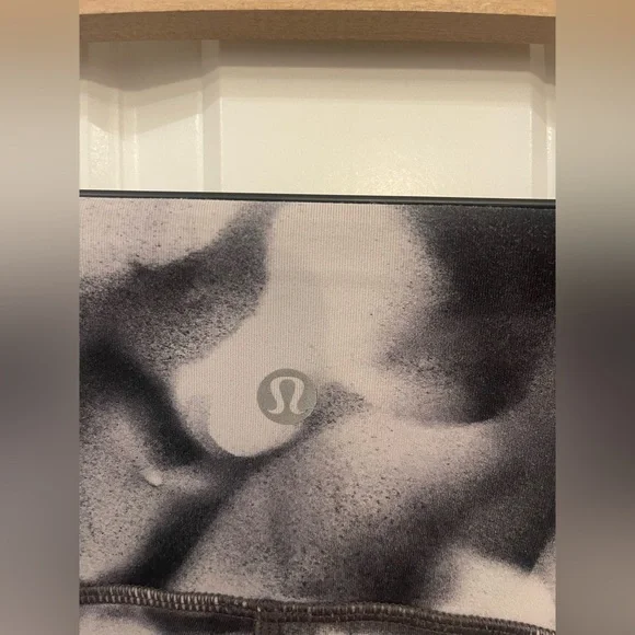 16L6. Lululemon Train Times 7/8 Pant 25" Blush Blossom Alpine White Black - Picture 8 of 9